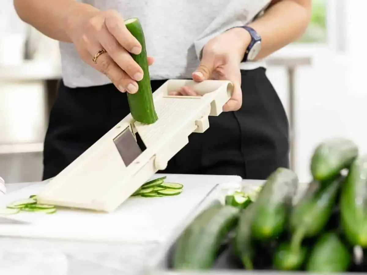 The Ultimate Guide to the Handheld Mandoline Slicer: Precision in Your Palm