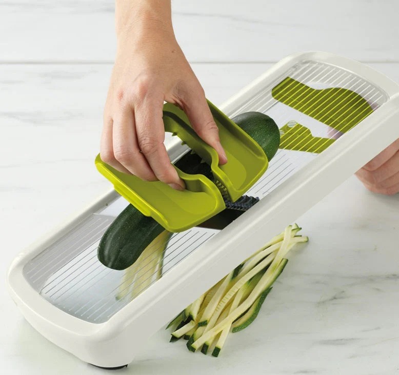 Mastering the Automatic Mandoline Slicer: Precision, Safety, and Culinary Ease