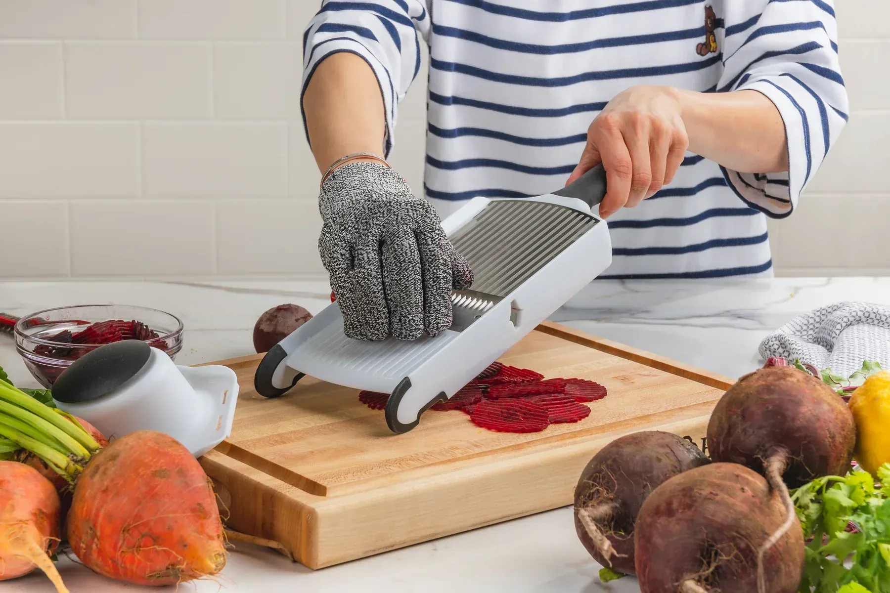 Mastering Precision: Your Guide to a Safe Mandoline Slicer for the Kitchen on Amazon
